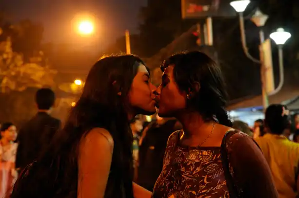 Kiss of Love movement, students of Kolkata protested against the moral policing in India